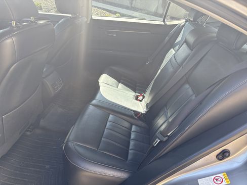 Used 2016 Lexus ES 350 w/ Luxury Package w/Wood Trim image 17