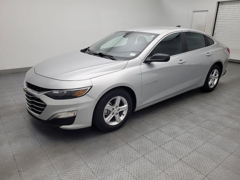 Used 2021 Chevrolet Malibu LS FWD image 2