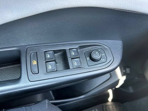 Used 2024 Volkswagen Taos SE AWD/4WD image 34