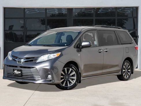 Used 2018 Toyota Sienna XLE image 1