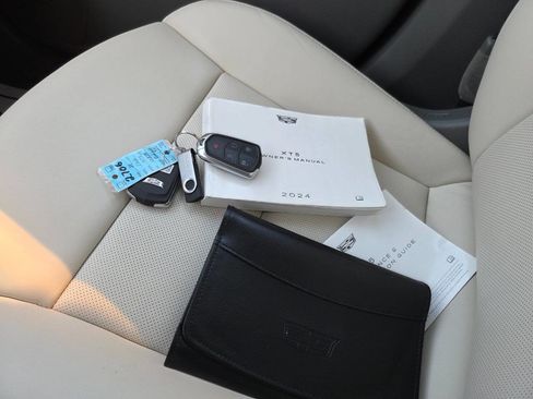 Used 2024 Cadillac XT5 Premium Luxury w/ Technology Package image 12