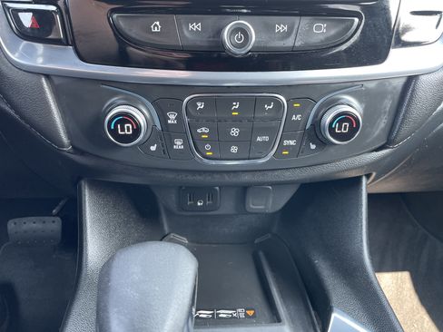 Used 2022 Chevrolet Traverse LT AWD/4WD image 36