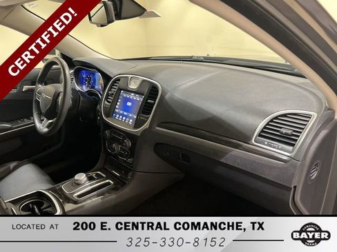 Used 2022 Chrysler 300 Touring L image 23