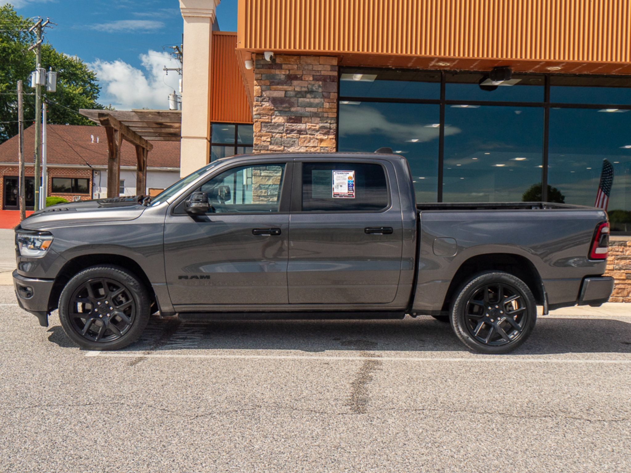 Used 2023 RAM 1500 Laramie AWD/4WD image 6