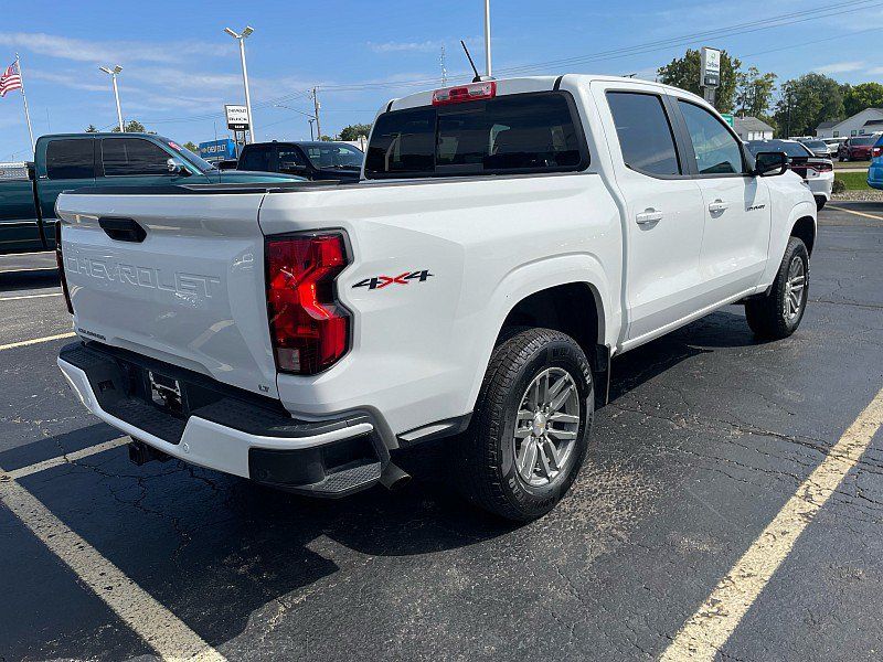Used 2024 Chevrolet Colorado LT w/ LT Convenience Package II AWD/4WD image 9