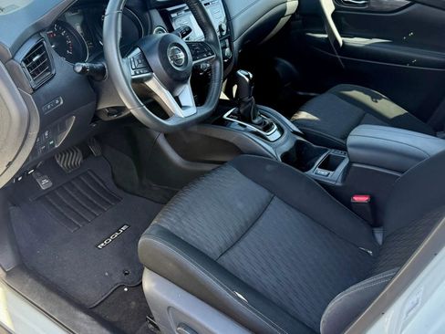 Used 2017 Nissan Rogue SV image 12