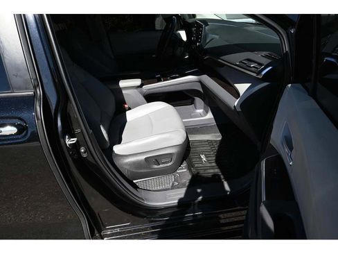Used 2022 Toyota Sienna XLE image 15