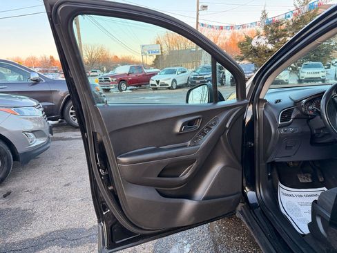 Used 2021 Chevrolet Trax LS w/ Tint and Cruise Package image 11