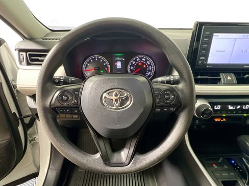 Used 2021 Toyota RAV4 XLE w/ Convenience Package FWD image 17