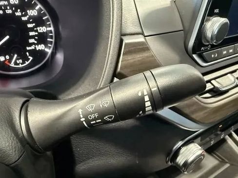 Used 2025 Nissan Altima 2.5 SV image 31