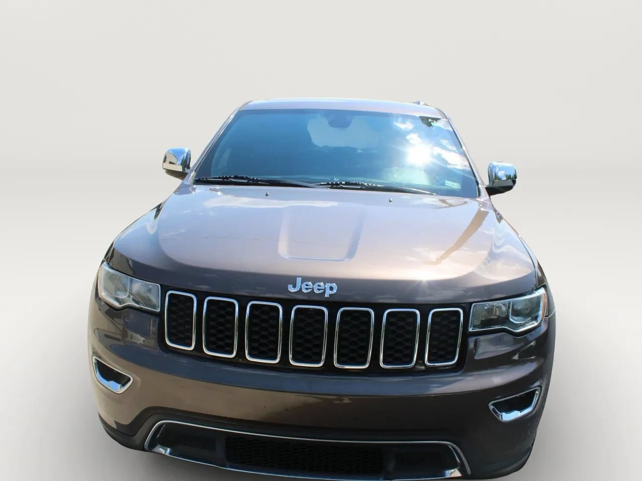 Used 2017 Jeep Grand Cherokee Limited AWD/4WD image 2