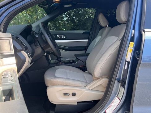 Used 2018 Ford Explorer Base AWD 4dr SUV image 13