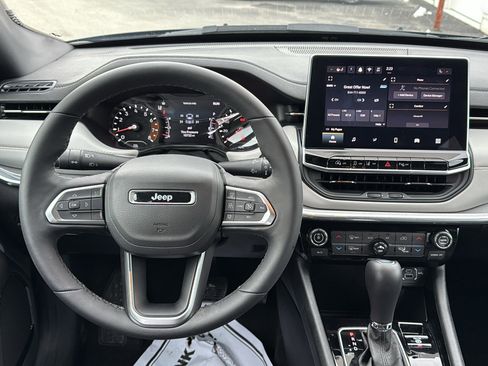 Certified 2024 Jeep Compass Limited image 28