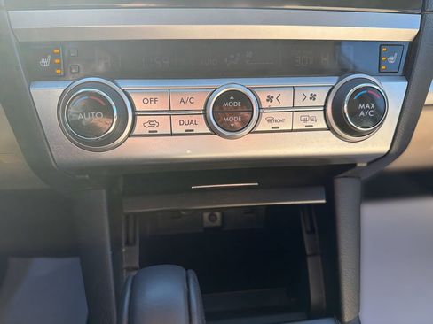 Used 2017 Subaru Outback 2.5i Premium image 32