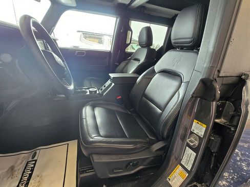 Used 2025 Ford Bronco Badlands image 11