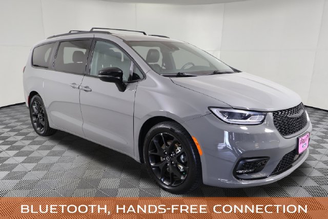 Used 2025 Chrysler Pacifica Limited FWD image 4