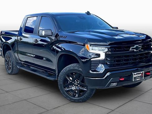 Used 2024 Chevrolet Silverado 1500 LT Trail Boss w/ LT Trail Boss Premium Package AWD/4WD image 3