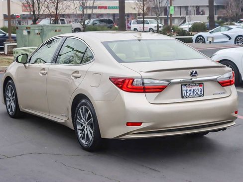 Used 2016 Lexus ES 300h image 2