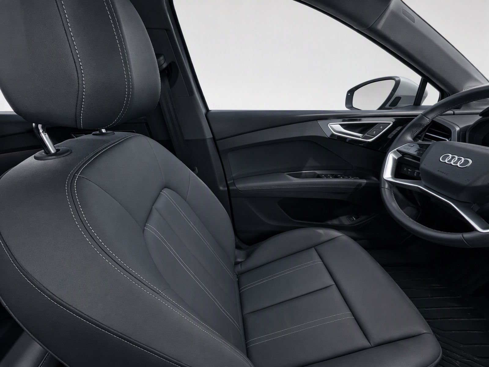 Used 2024 Audi Q4 e-tron Prestige AWD/4WD image 16