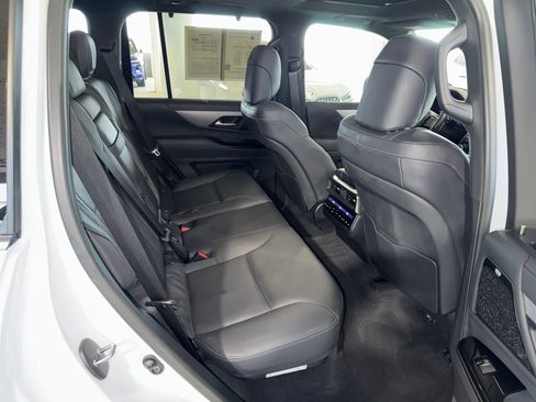 Used 2024 Lexus LX 600 F Sport image 12