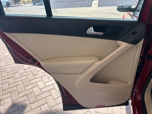 Used 2016 Volkswagen Tiguan S image 25