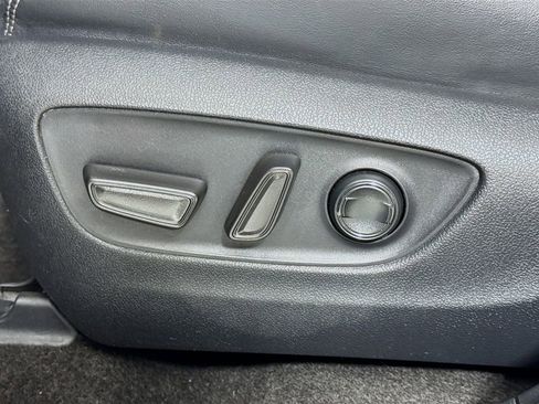 Used 2021 Toyota RAV4 Limited image 17