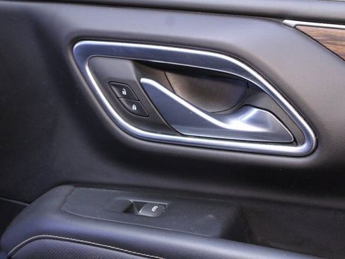 Used 2023 Chevrolet Suburban Premier image 9