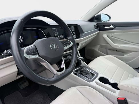Used 2023 Volkswagen Jetta SE FWD image 9