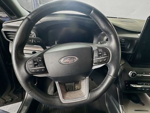 Used 2020 Ford Explorer Platinum w/ Premium Technology Package image 12