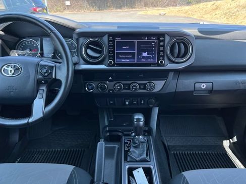 Used 2020 Toyota Tacoma TRD Off-Road w/ Blackout Package AWD/4WD image 19
