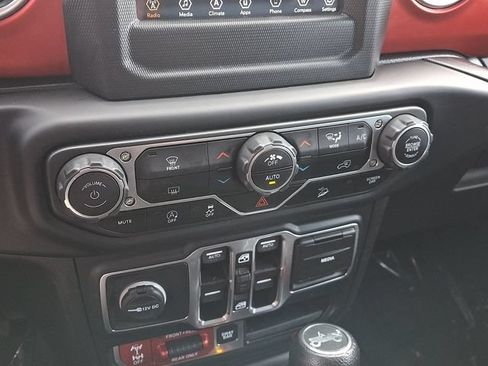 Used 2018 Jeep Wrangler Unlimited Rubicon AWD/4WD image 18