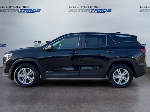 Used 2024 GMC Terrain SLE image 8