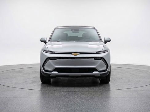 Used 2025 Chevrolet Equinox LT FWD image 2