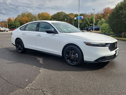 Certified 2025 Honda Accord SE image 4