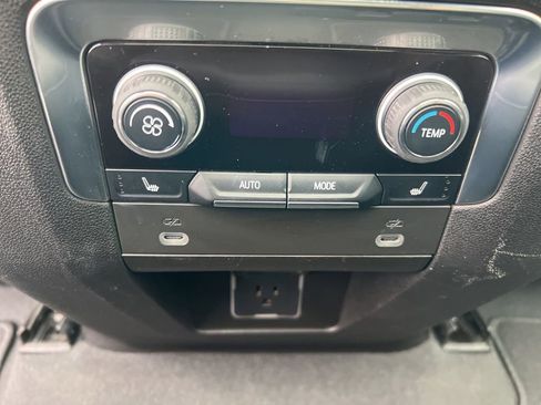 Used 2023 Chevrolet Suburban LT w/ LT Signature Package image 17