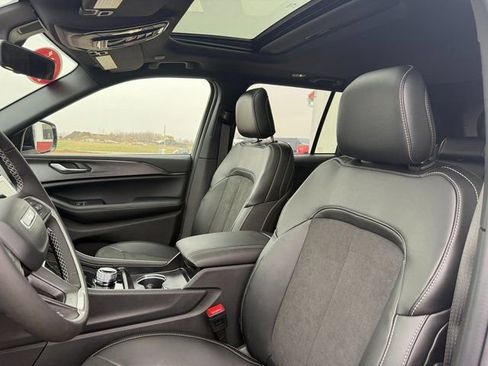 New 2025 Jeep Grand Cherokee Laredo image 21