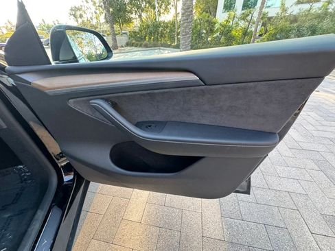 Used 2023 Tesla Model Y Long Range AWD/4WD image 26