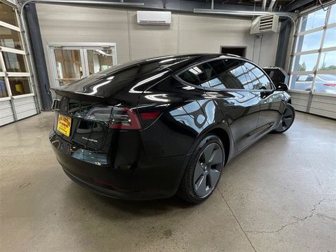 Used 2022 Tesla Model 3 Long Range AWD/4WD image 5