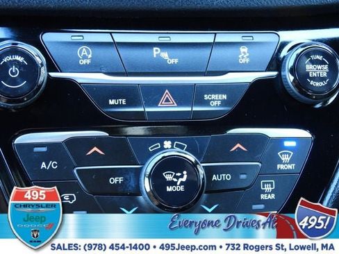 Used 2020 Chrysler Pacifica Touring-L image 28