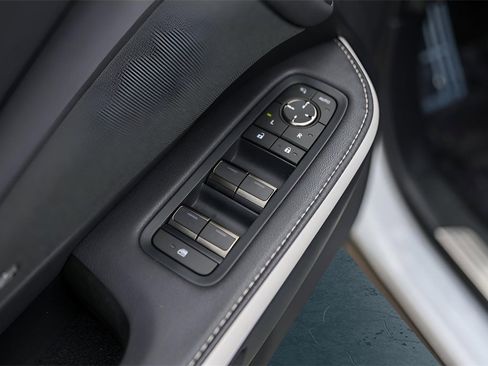 Used 2026 Lexus TX 500h AWD w/ Technology Package image 27