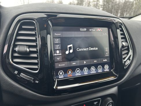 Used 2019 Jeep Compass Limited AWD/4WD image 31