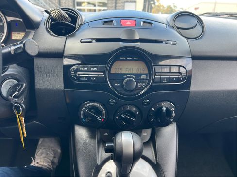 Used 2013 MAZDA MAZDA2 Sport image 19
