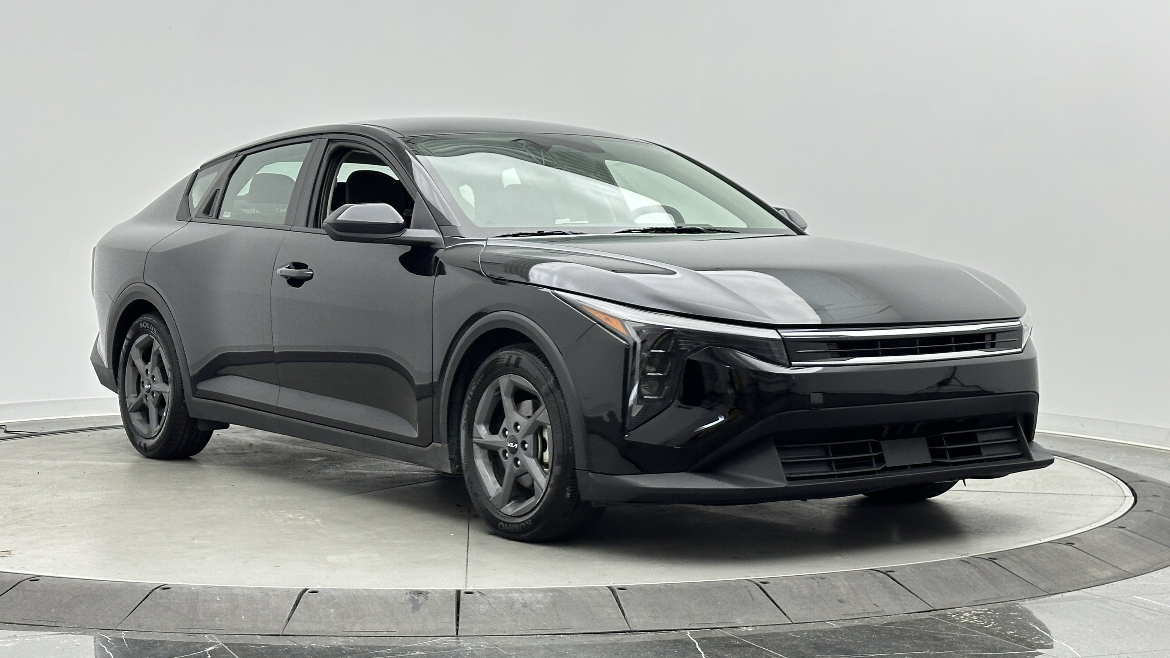 Used 2025 Kia K4 FWD image 3