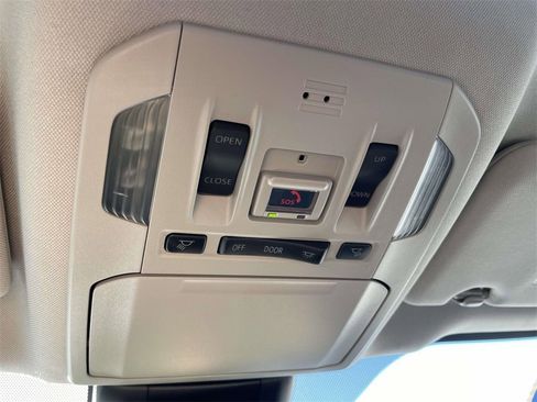 Used 2022 Toyota Highlander XLE image 34