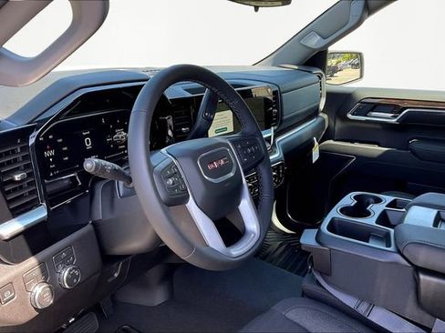 New 2026 GMC Sierra 1500 SLE image 7
