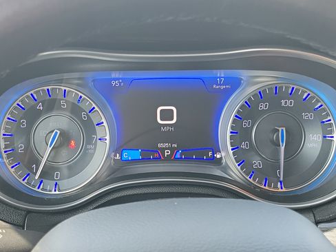 Used 2021 Chrysler 300 Touring L RWD image 25