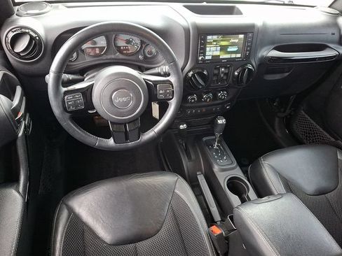 Used 2017 Jeep Wrangler Unlimited Sahara AWD/4WD image 2