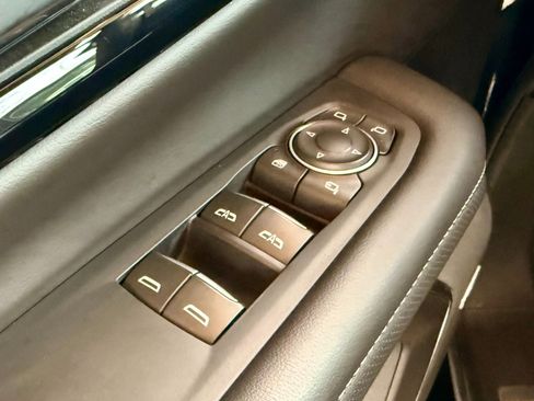 Used 2025 Chevrolet Suburban Premier image 51