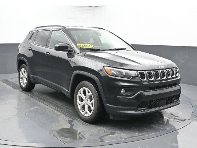 Used 2024 Jeep Compass Latitude AWD/4WD image 6