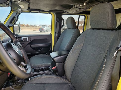 Used 2024 Jeep Wrangler Unlimited image 7